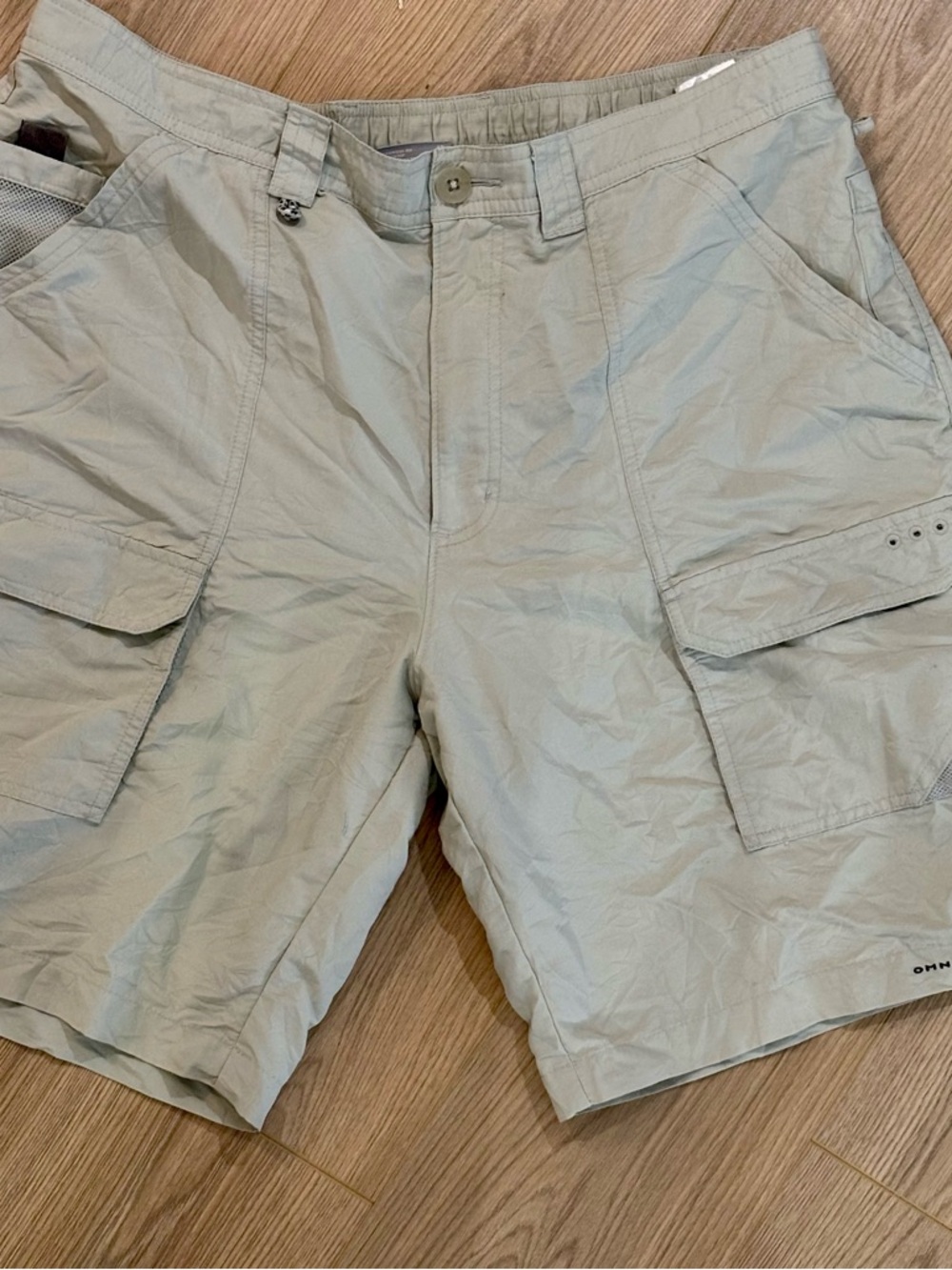 Columbia PFG Men's Tan Cargo Shorts - Lightweight Utility Style with OmniShade